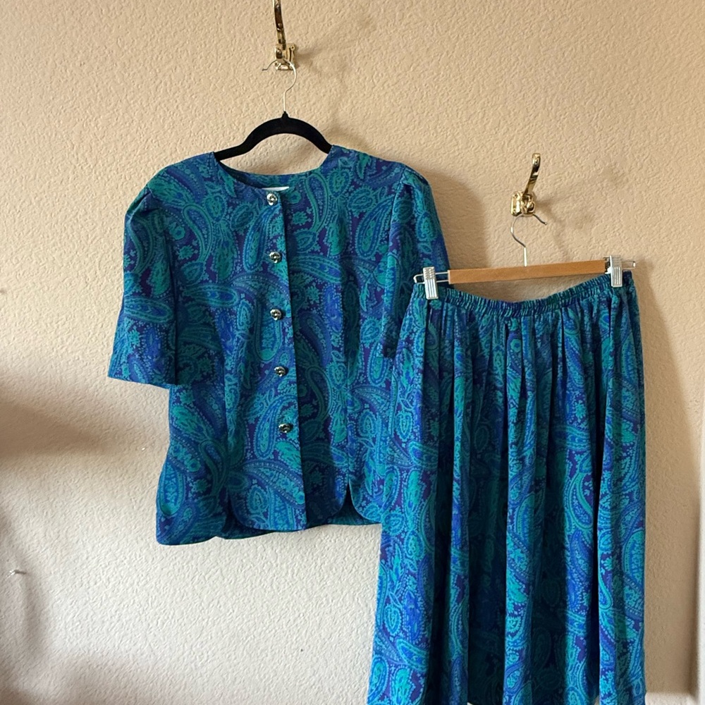 Leslie Fay Vibrant Paisley Ensemble